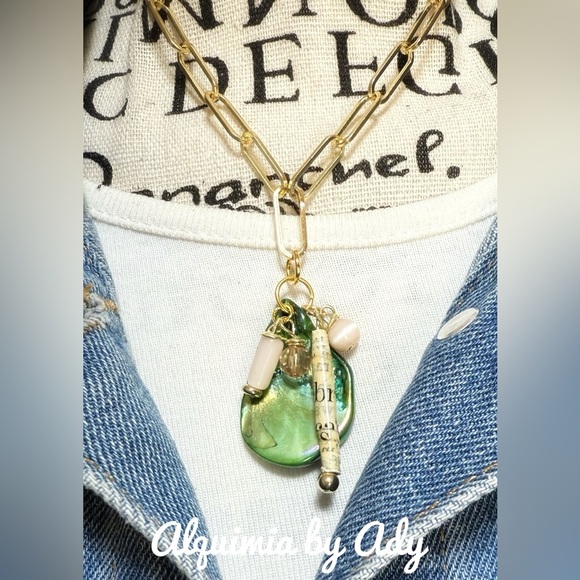 Apple green shell beige cat’s eye multi charms gold chunky necklace - Picture 2 of 4